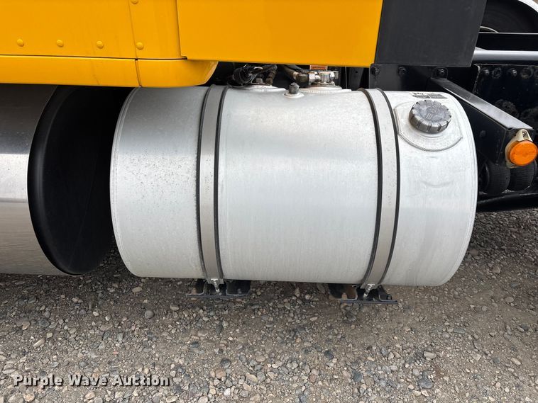 image for item FB5500 2020 Kenworth T680 semi truck