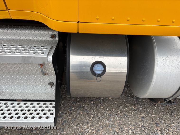 image for item FB5500 2020 Kenworth T680 semi truck