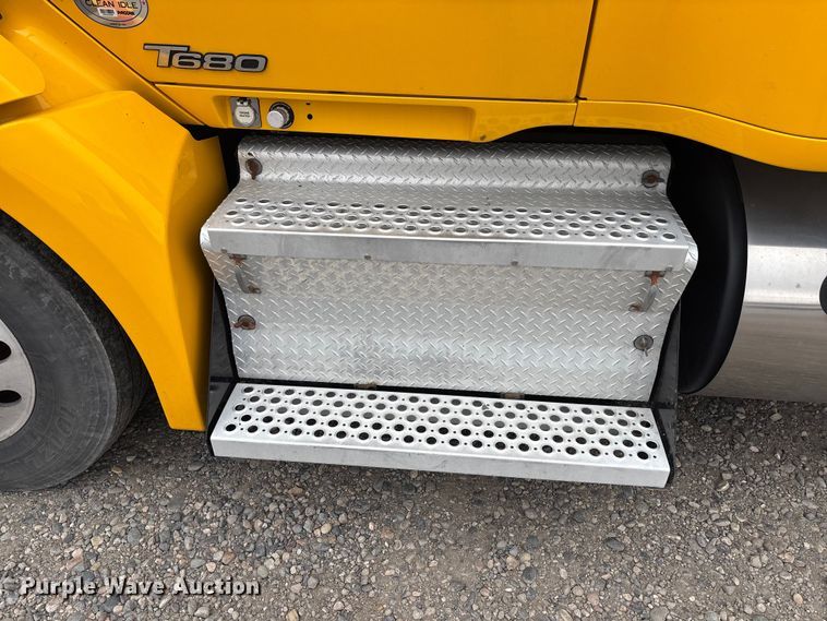 image for item FB5500 2020 Kenworth T680 semi truck