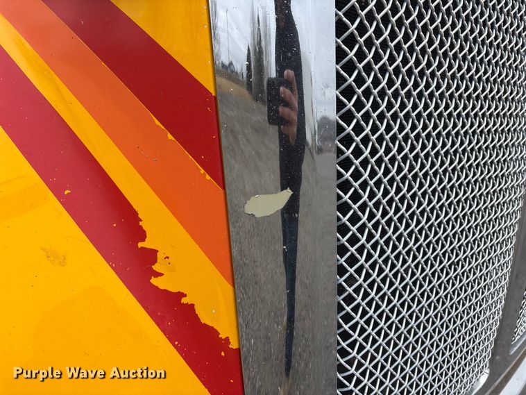 image for item FB5500 2020 Kenworth T680 semi truck