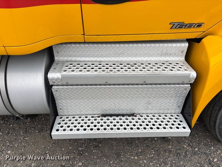 image for item FB5500 2020 Kenworth T680 semi truck