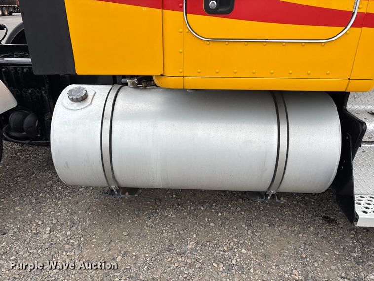 image for item FB5500 2020 Kenworth T680 semi truck