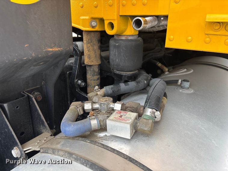 image for item FB5500 2020 Kenworth T680 semi truck