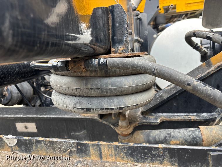 image for item FB5500 2020 Kenworth T680 semi truck