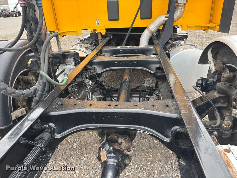 image for item FB5500 2020 Kenworth T680 semi truck