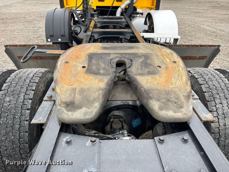 image for item FB5500 2020 Kenworth T680 semi truck