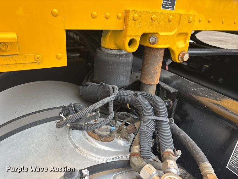 image for item FB5500 2020 Kenworth T680 semi truck