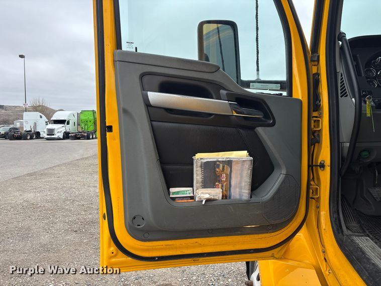 image for item FB5500 2020 Kenworth T680 semi truck