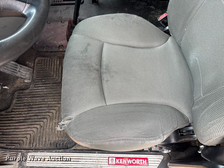 image for item FB5500 2020 Kenworth T680 semi truck