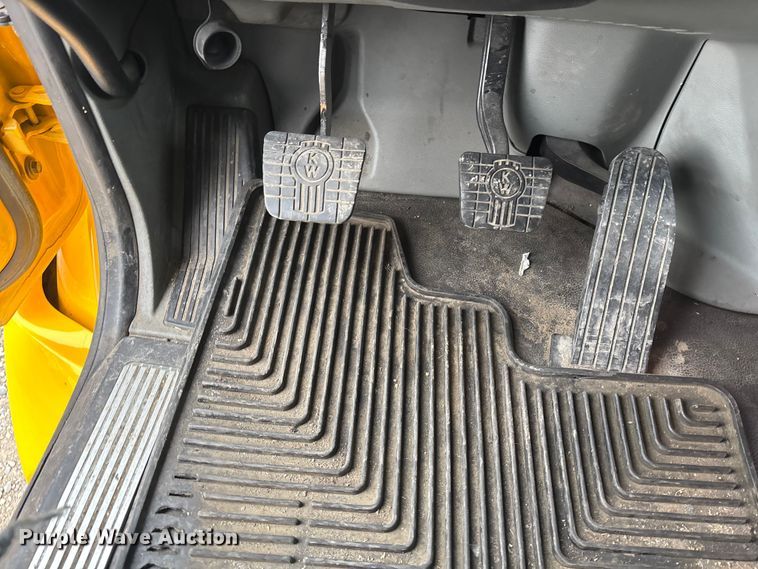 image for item FB5500 2020 Kenworth T680 semi truck