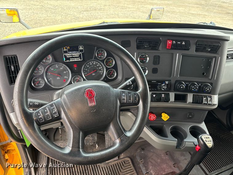 image for item FB5500 2020 Kenworth T680 semi truck