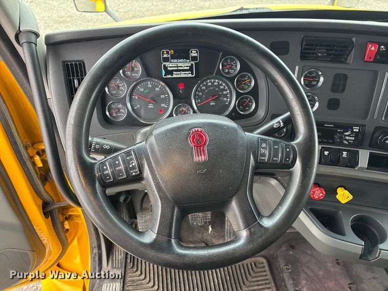 image for item FB5500 2020 Kenworth T680 semi truck