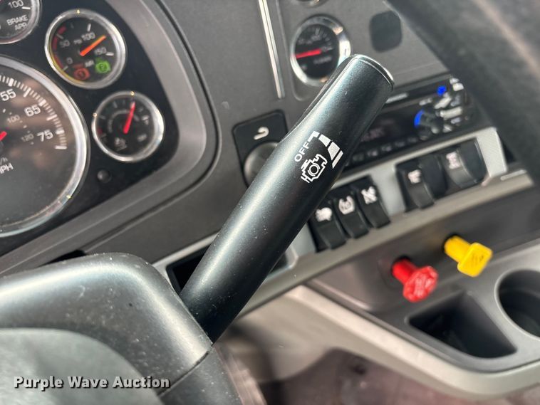 image for item FB5500 2020 Kenworth T680 semi truck