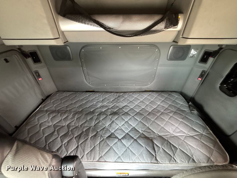 image for item FB5500 2020 Kenworth T680 semi truck