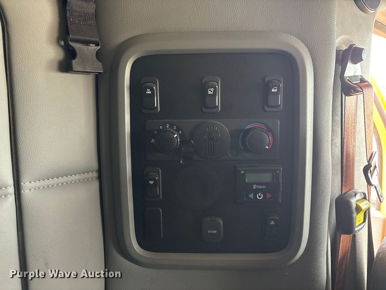 image for item FB5500 2020 Kenworth T680 semi truck