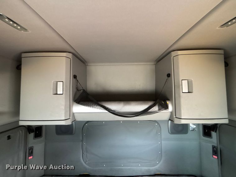 image for item FB5500 2020 Kenworth T680 semi truck