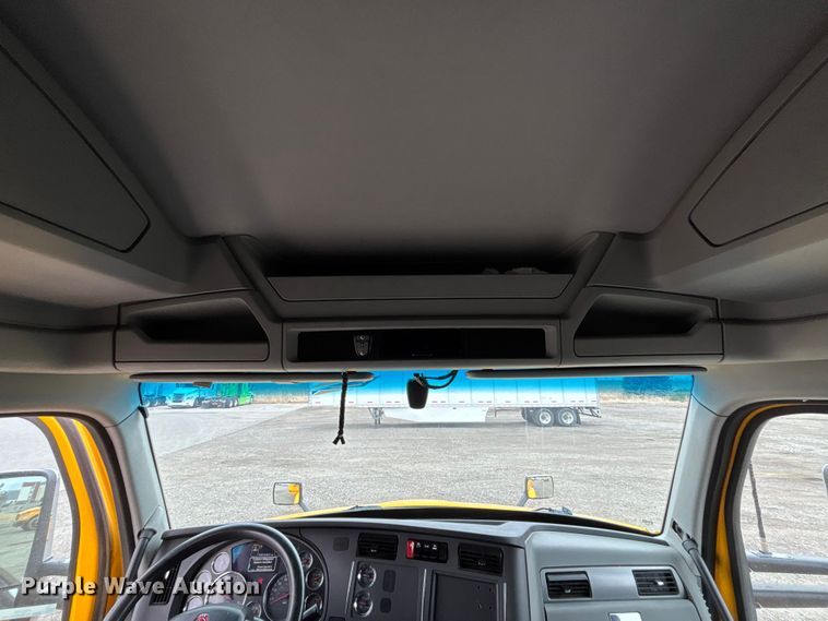 image for item FB5500 2020 Kenworth T680 semi truck