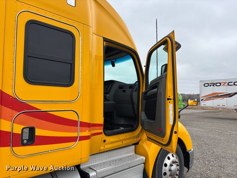 image for item FB5500 2020 Kenworth T680 semi truck