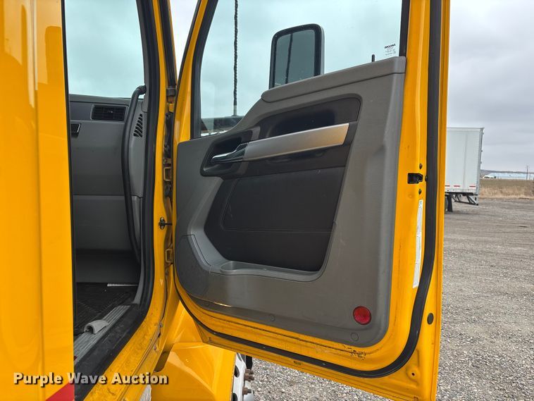 image for item FB5500 2020 Kenworth T680 semi truck