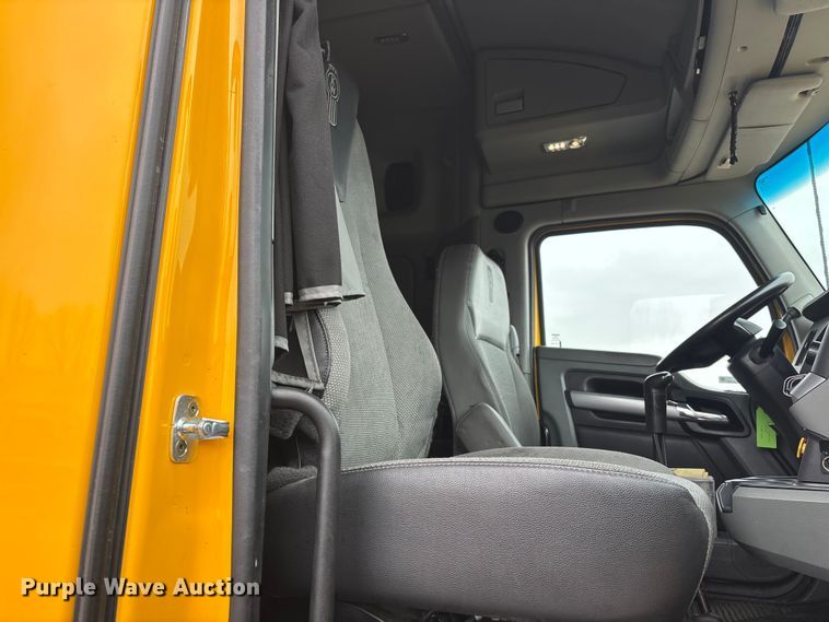 image for item FB5500 2020 Kenworth T680 semi truck