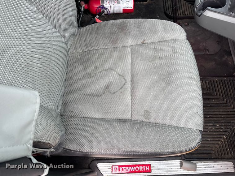 image for item FB5500 2020 Kenworth T680 semi truck