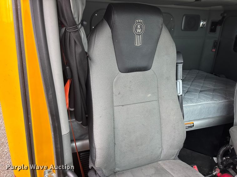 image for item FB5500 2020 Kenworth T680 semi truck