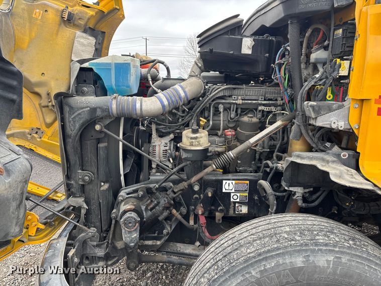 image for item FB5500 2020 Kenworth T680 semi truck