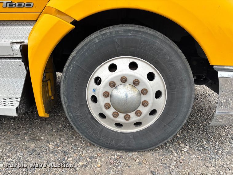 image for item FB5500 2020 Kenworth T680 semi truck