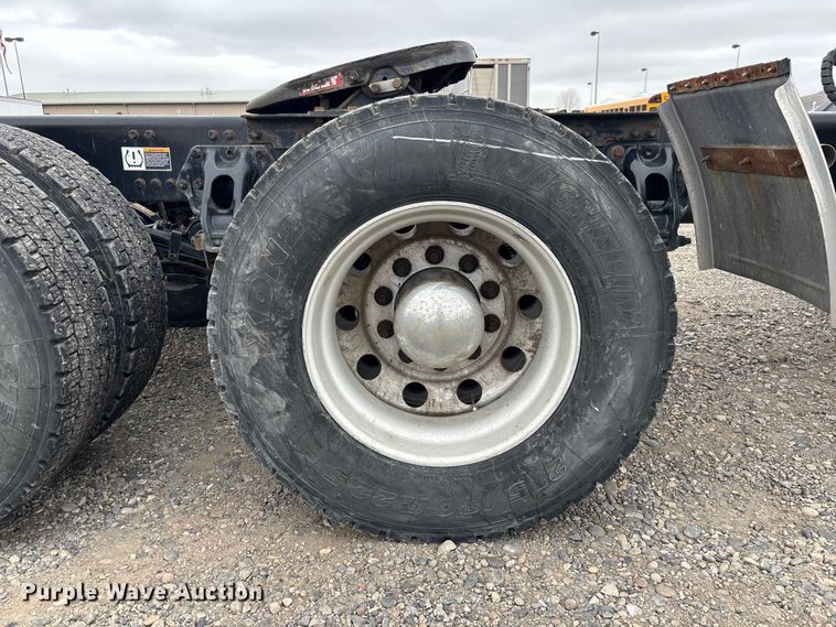 image for item FB5500 2020 Kenworth T680 semi truck