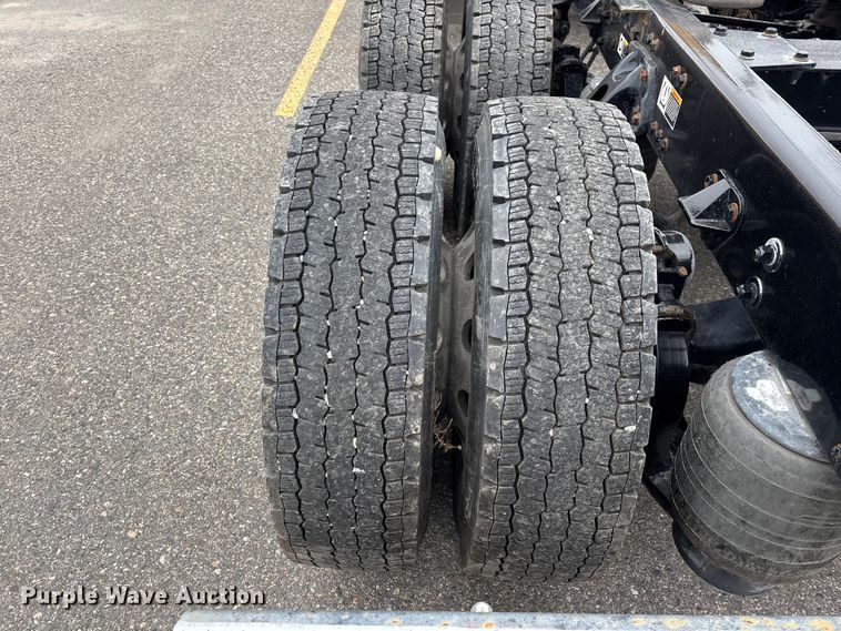 image for item FB5500 2020 Kenworth T680 semi truck