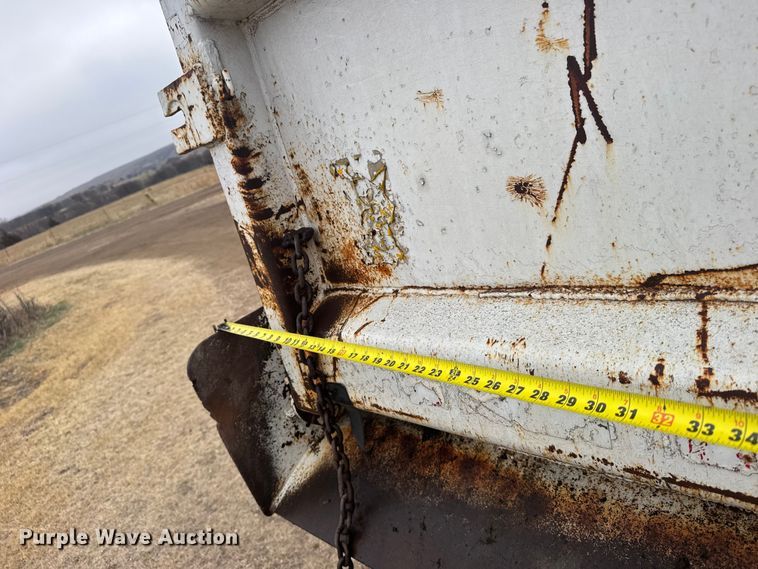 image for item FB6970 2007 Peterbilt 335 dump truck