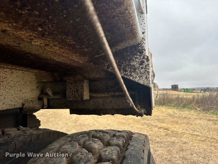 image for item FB6970 2007 Peterbilt 335 dump truck