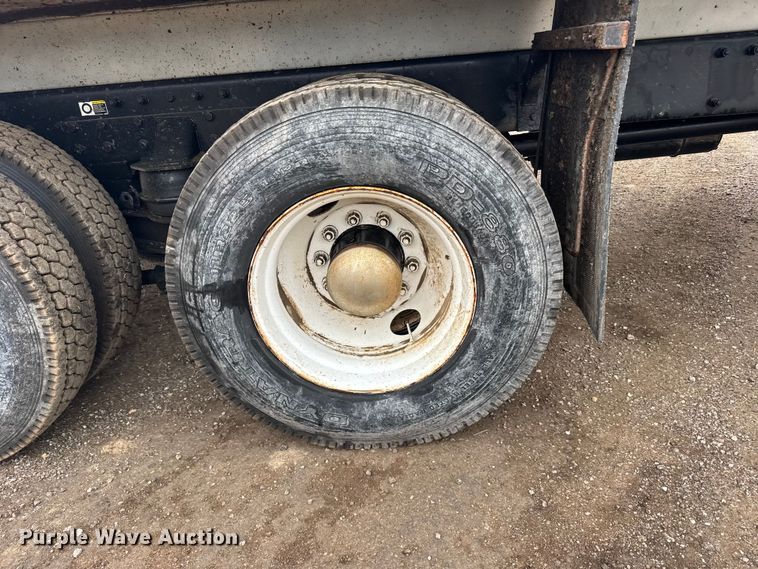 image for item FB6970 2007 Peterbilt 335 dump truck