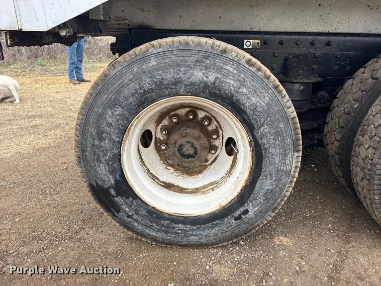 image for item FB6970 2007 Peterbilt 335 dump truck