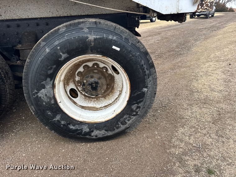 image for item FB6970 2007 Peterbilt 335 dump truck