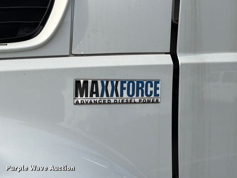 image for item FB7966 2013 International 4300 box truck