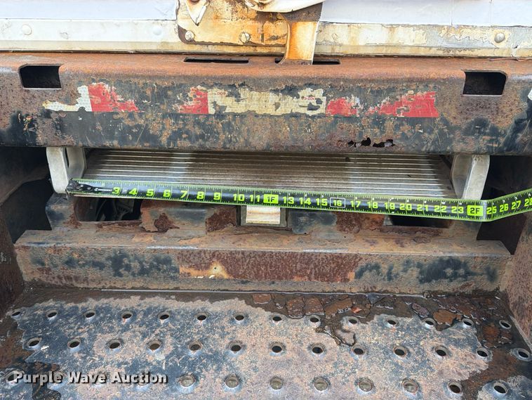 image for item FB7966 2013 International 4300 box truck