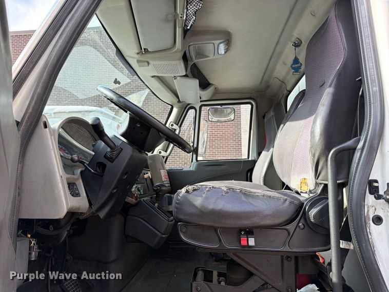 image for item FB7966 2013 International 4300 box truck