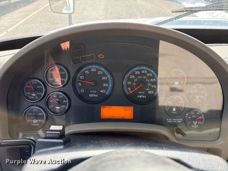 image for item FB7966 2013 International 4300 box truck