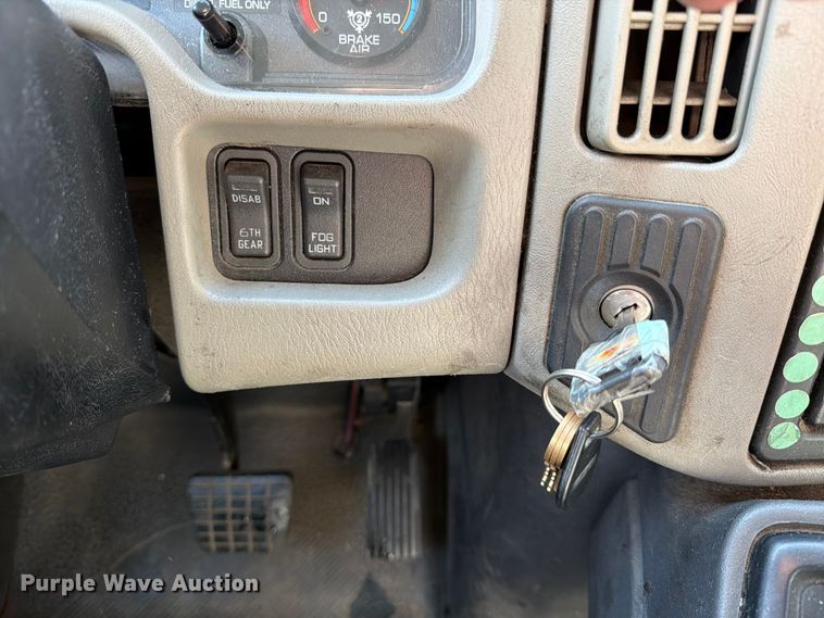 image for item FB7966 2013 International 4300 box truck