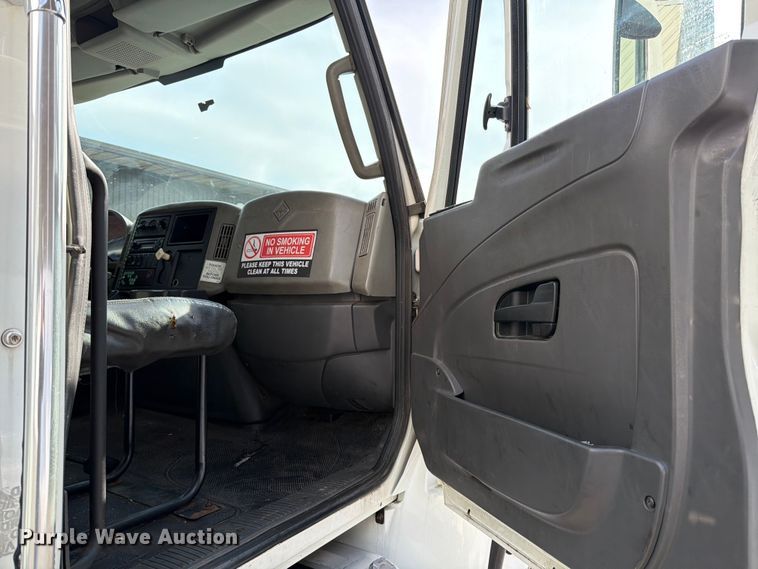 image for item FB7966 2013 International 4300 box truck