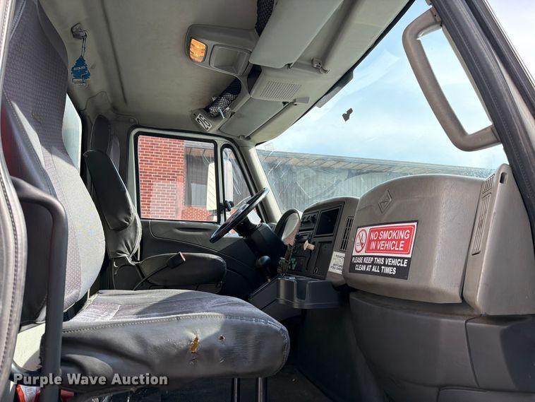 image for item FB7966 2013 International 4300 box truck