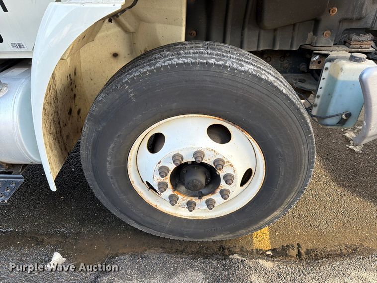 image for item FB7966 2013 International 4300 box truck