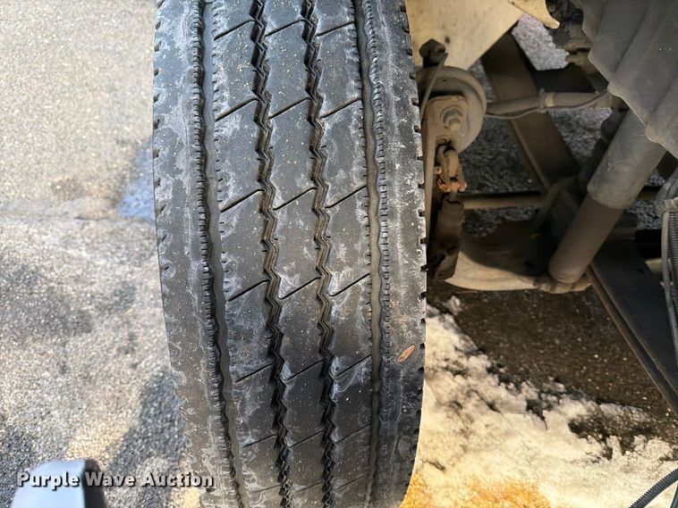 image for item FB7966 2013 International 4300 box truck