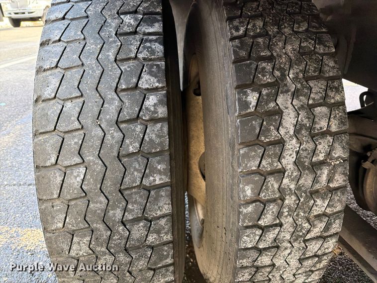 image for item FB7966 2013 International 4300 box truck