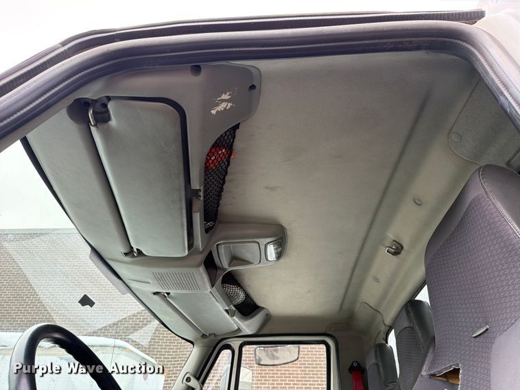 image for item FB7967 2014 International 4300 box truck