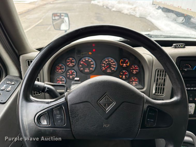 image for item FB7967 2014 International 4300 box truck