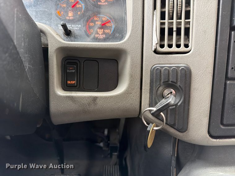 image for item FB7967 2014 International 4300 box truck