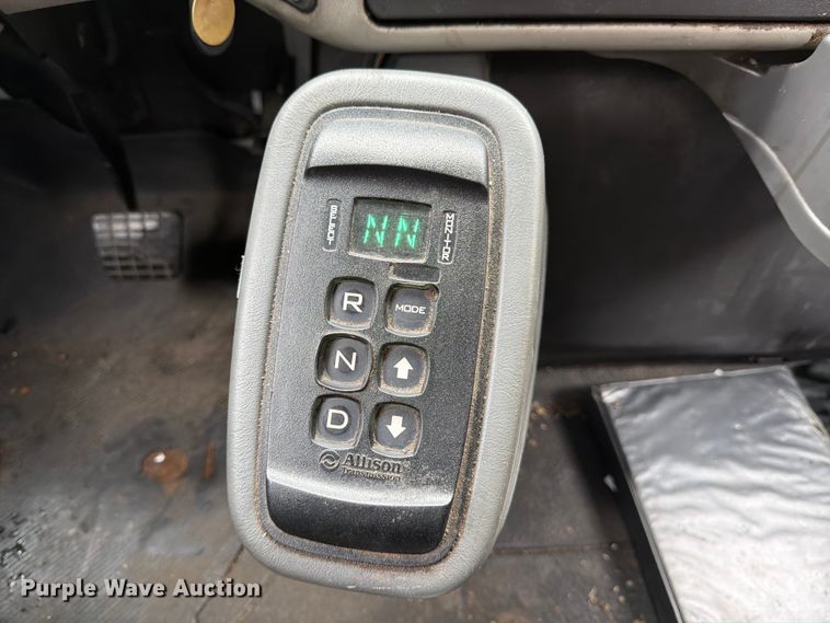 image for item FB7967 2014 International 4300 box truck