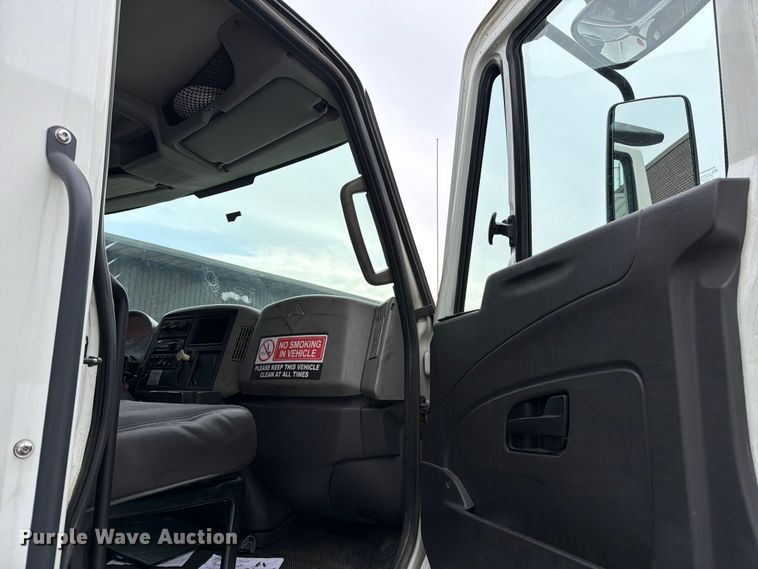 image for item FB7967 2014 International 4300 box truck